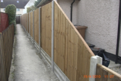 Closeboard panels on concrete