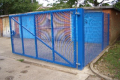 Gate clad with 358 mesh